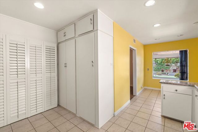 9313 Hayvenhurst Avenue, North Hills, CA 91343