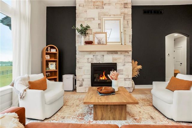 21123 W 186th Terrace, Spring Hill, KS 66083