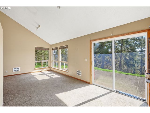 28460 SUTHERLIN Ln, Eugene, OR 97405