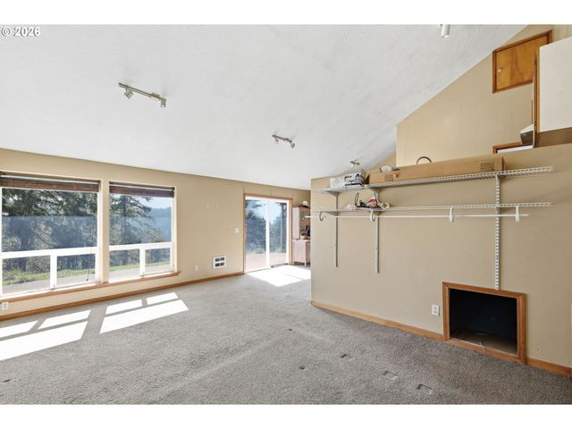 28460 SUTHERLIN Ln, Eugene, OR 97405