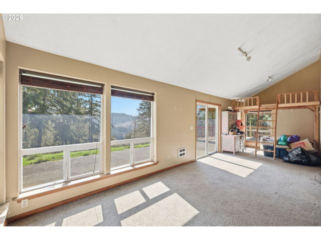 28460 SUTHERLIN Ln, Eugene, OR 97405