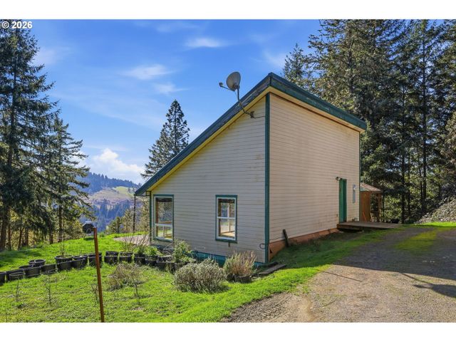 28460 SUTHERLIN Ln, Eugene, OR 97405