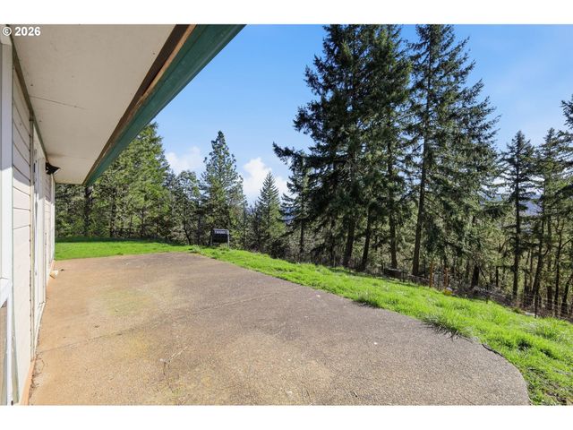28460 SUTHERLIN Ln, Eugene, OR 97405