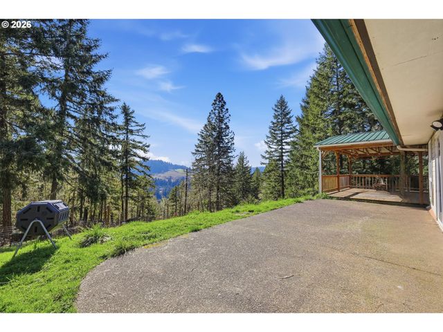 28460 SUTHERLIN Ln, Eugene, OR 97405