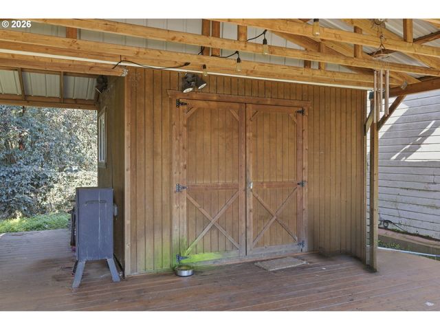 28460 SUTHERLIN Ln, Eugene, OR 97405