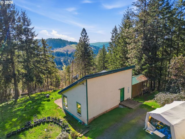 28460 SUTHERLIN Ln, Eugene, OR 97405