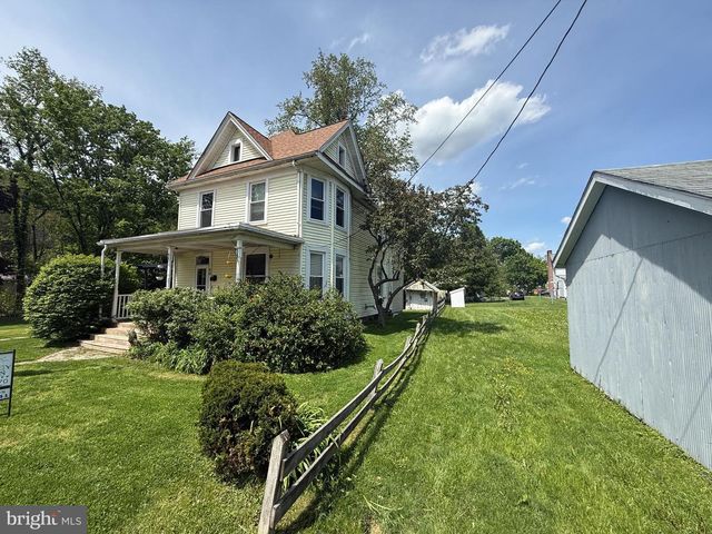 40 MABLE LN, Berkeley Springs, WV 25411
