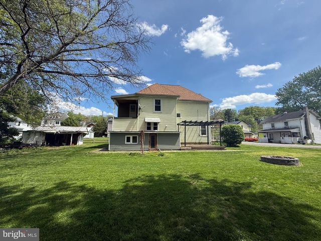 40 MABLE LN, Berkeley Springs, WV 25411