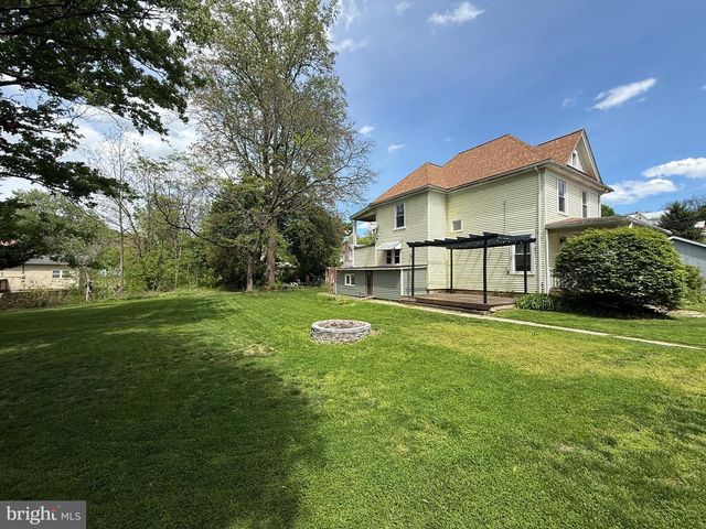 40 MABLE LN, Berkeley Springs, WV 25411