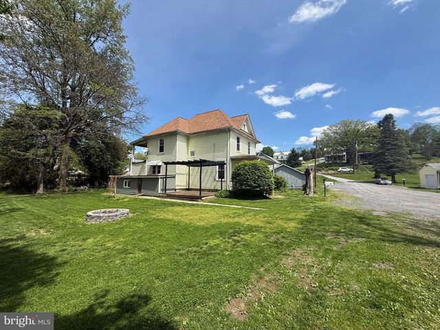 40 MABLE LN, Berkeley Springs, WV 25411