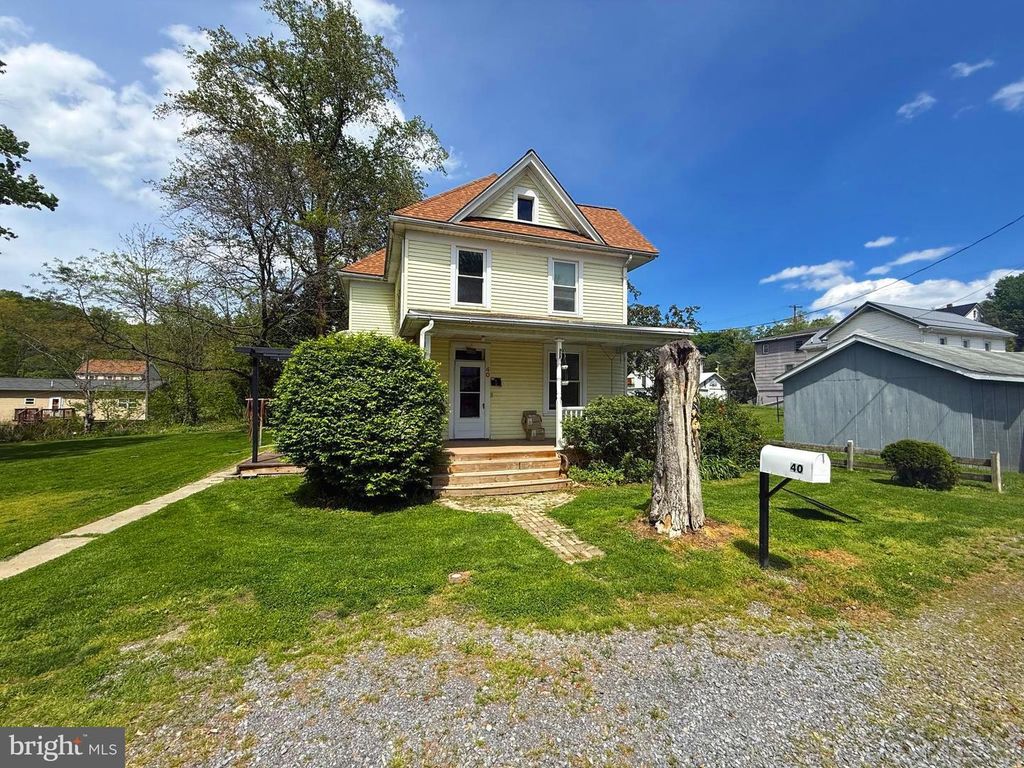40 MABLE LN, Berkeley Springs, WV 25411