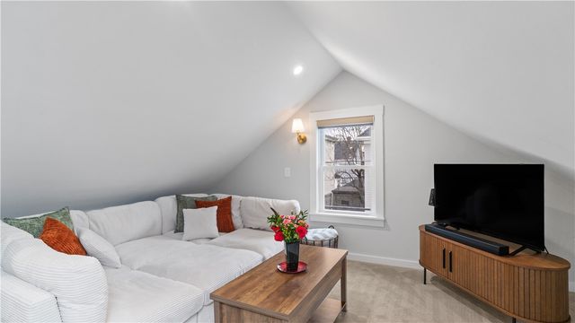 629 Thames Street, Newport, RI 02840