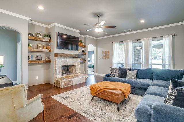 112 Lone Star Way, Godley, TX 76044