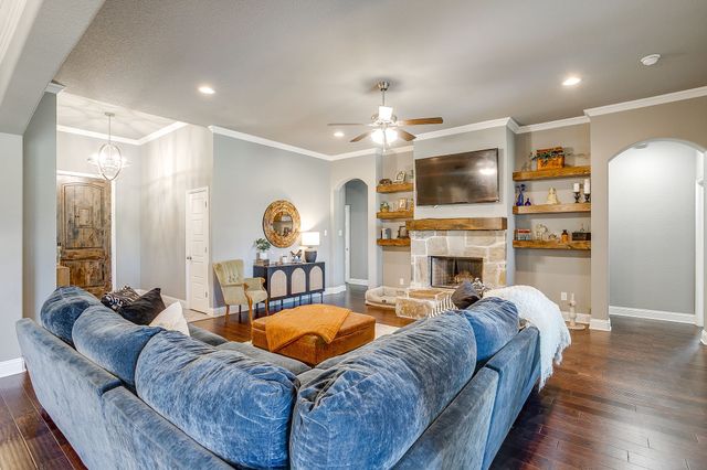 112 Lone Star Way, Godley, TX 76044