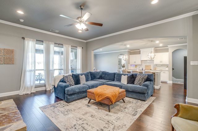 112 Lone Star Way, Godley, TX 76044