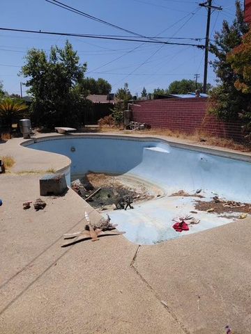 713 W Terrace Ave, Fresno, CA 93705