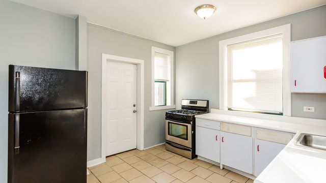 2217 E 69th Street 3, Chicago, IL 60649