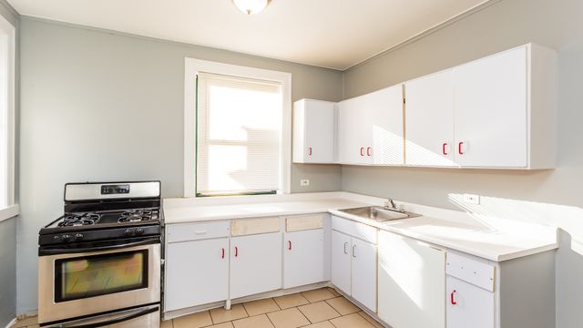 2217 E 69th Street 3, Chicago, IL 60649
