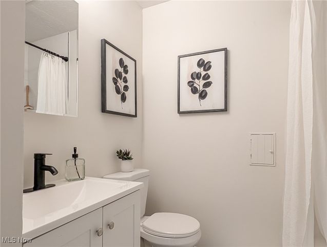 2075 Maplewood Road, Stow, OH 44224