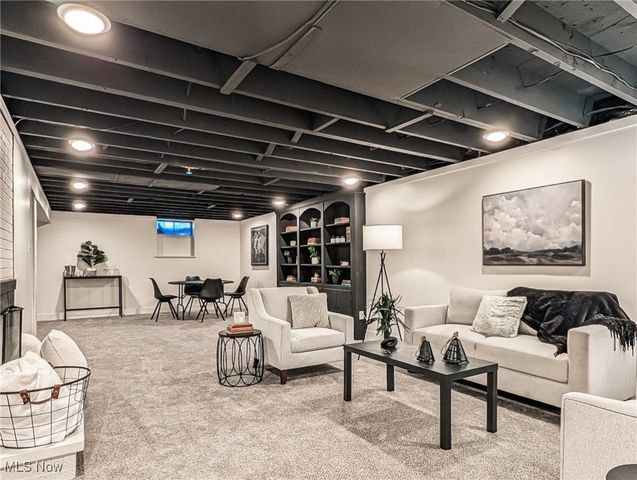 2075 Maplewood Road, Stow, OH 44224