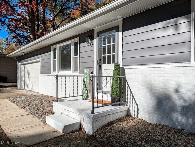 2075 Maplewood Road, Stow, OH 44224