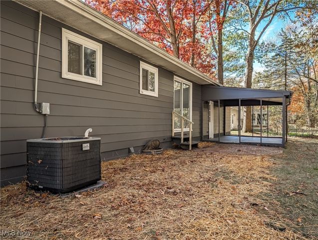 2075 Maplewood Road, Stow, OH 44224