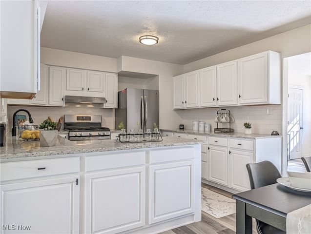 2075 Maplewood Road, Stow, OH 44224