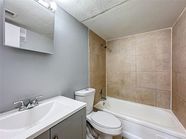 2753 L B MCLEOD ROAD D, Orlando, FL 32805