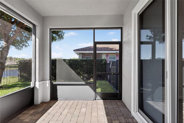 4830 Foxtail Palm Ct, Green Acres, FL 33463