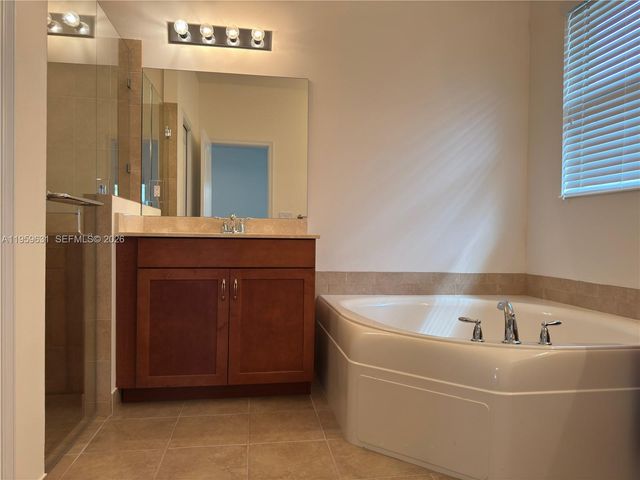 4830 Foxtail Palm Ct, Green Acres, FL 33463