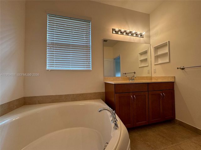 4830 Foxtail Palm Ct, Green Acres, FL 33463