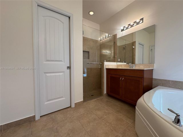 4830 Foxtail Palm Ct, Green Acres, FL 33463