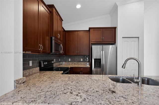 4830 Foxtail Palm Ct, Green Acres, FL 33463