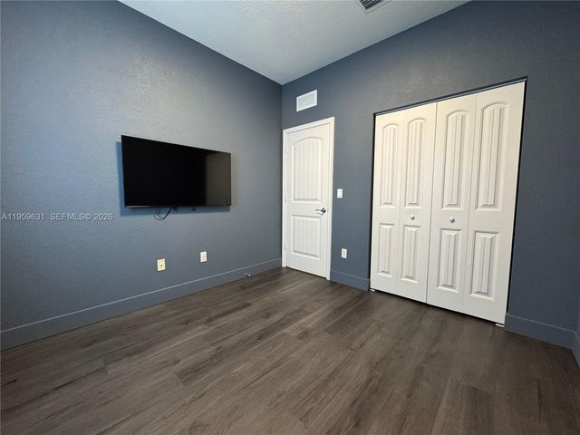 4830 Foxtail Palm Ct, Green Acres, FL 33463