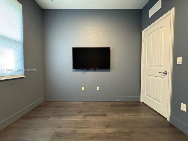 4830 Foxtail Palm Ct, Green Acres, FL 33463