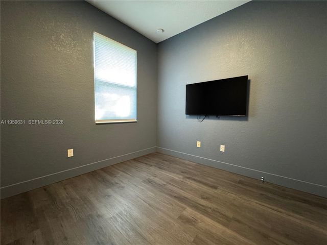 4830 Foxtail Palm Ct, Green Acres, FL 33463