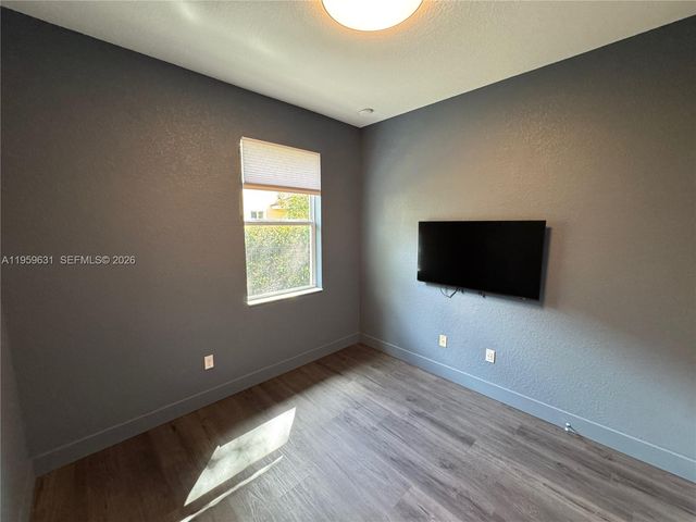 4830 Foxtail Palm Ct, Green Acres, FL 33463