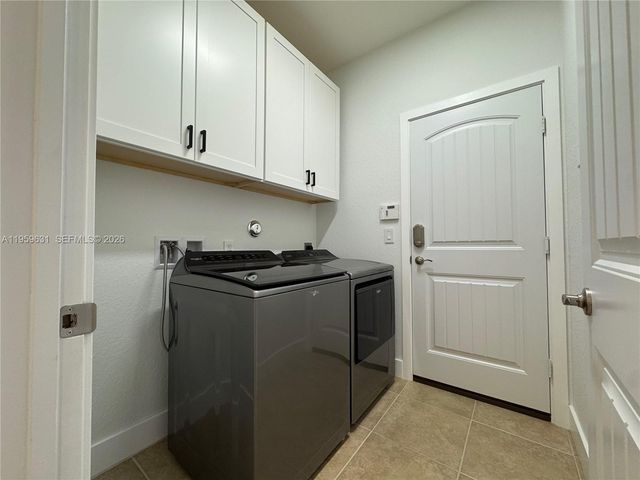 4830 Foxtail Palm Ct, Green Acres, FL 33463