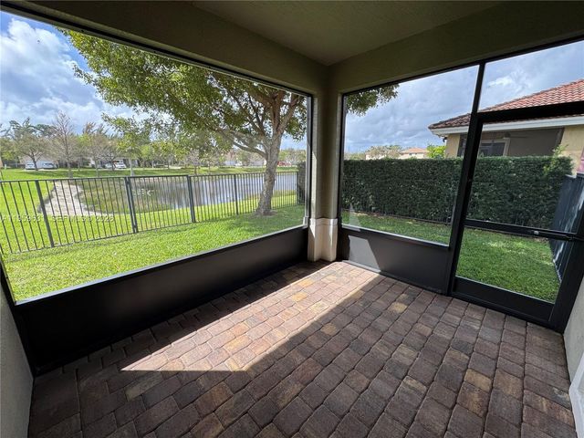 4830 Foxtail Palm Ct, Green Acres, FL 33463