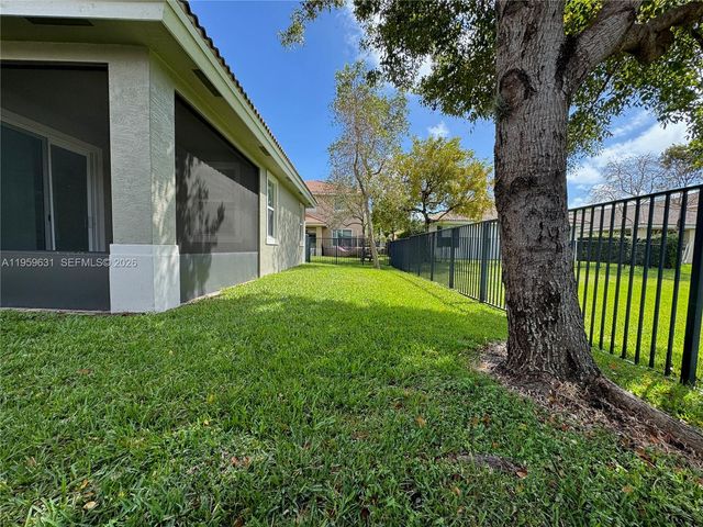 4830 Foxtail Palm Ct, Green Acres, FL 33463