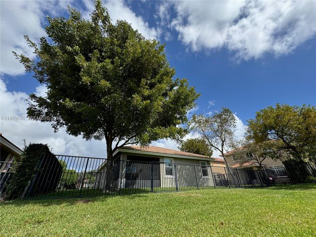 4830 Foxtail Palm Ct, Green Acres, FL 33463