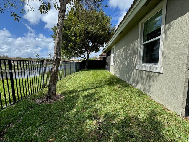 4830 Foxtail Palm Ct, Green Acres, FL 33463