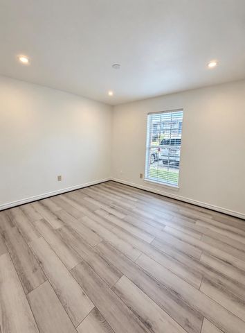 9616 Long Point Road 63, Houston, TX 77055