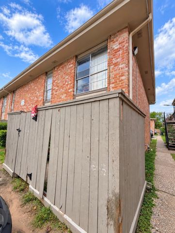 9616 Long Point Road 63, Houston, TX 77055