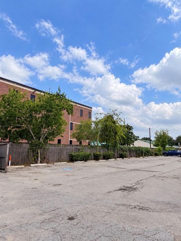 9616 Long Point Road 63, Houston, TX 77055