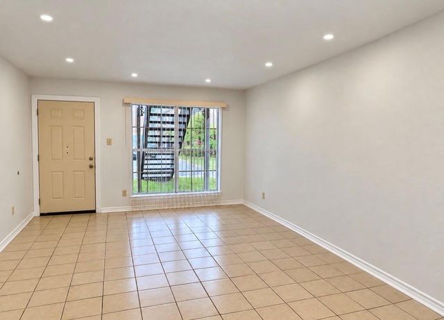 9616 Long Point Road 63, Houston, TX 77055