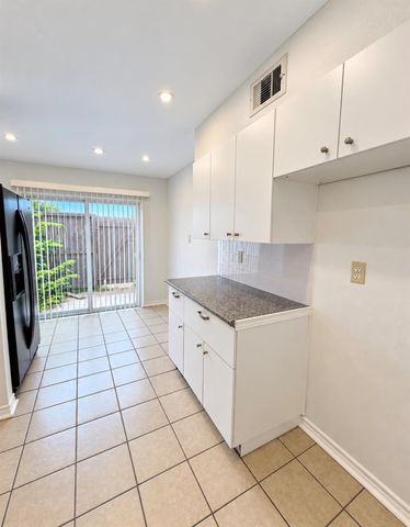 9616 Long Point Road 63, Houston, TX 77055