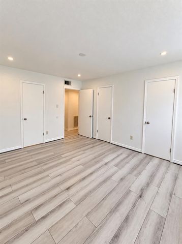 9616 Long Point Road 63, Houston, TX 77055
