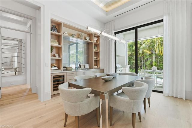 636 Fountainhead LN, Naples, FL 34103