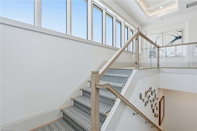 636 Fountainhead LN, Naples, FL 34103